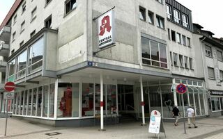 Ladenfläche auf zwei Etagen an Hochzeitstudio vermietet